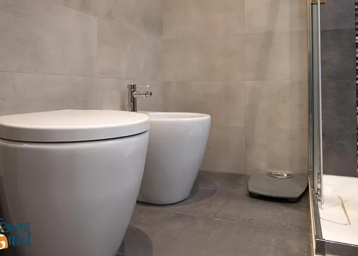 The Triangle Square X4 Apartment