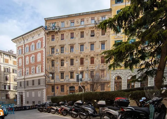 The Triangle Square X4 Apartment